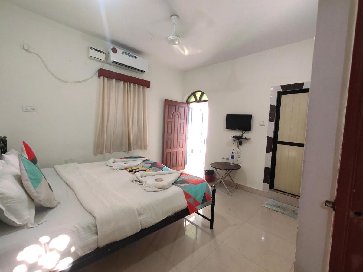 Rj14 Accommodations At Baga Beach Экстерьер фото